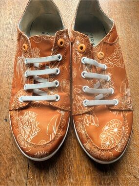 Vionic Canvas Sneakers